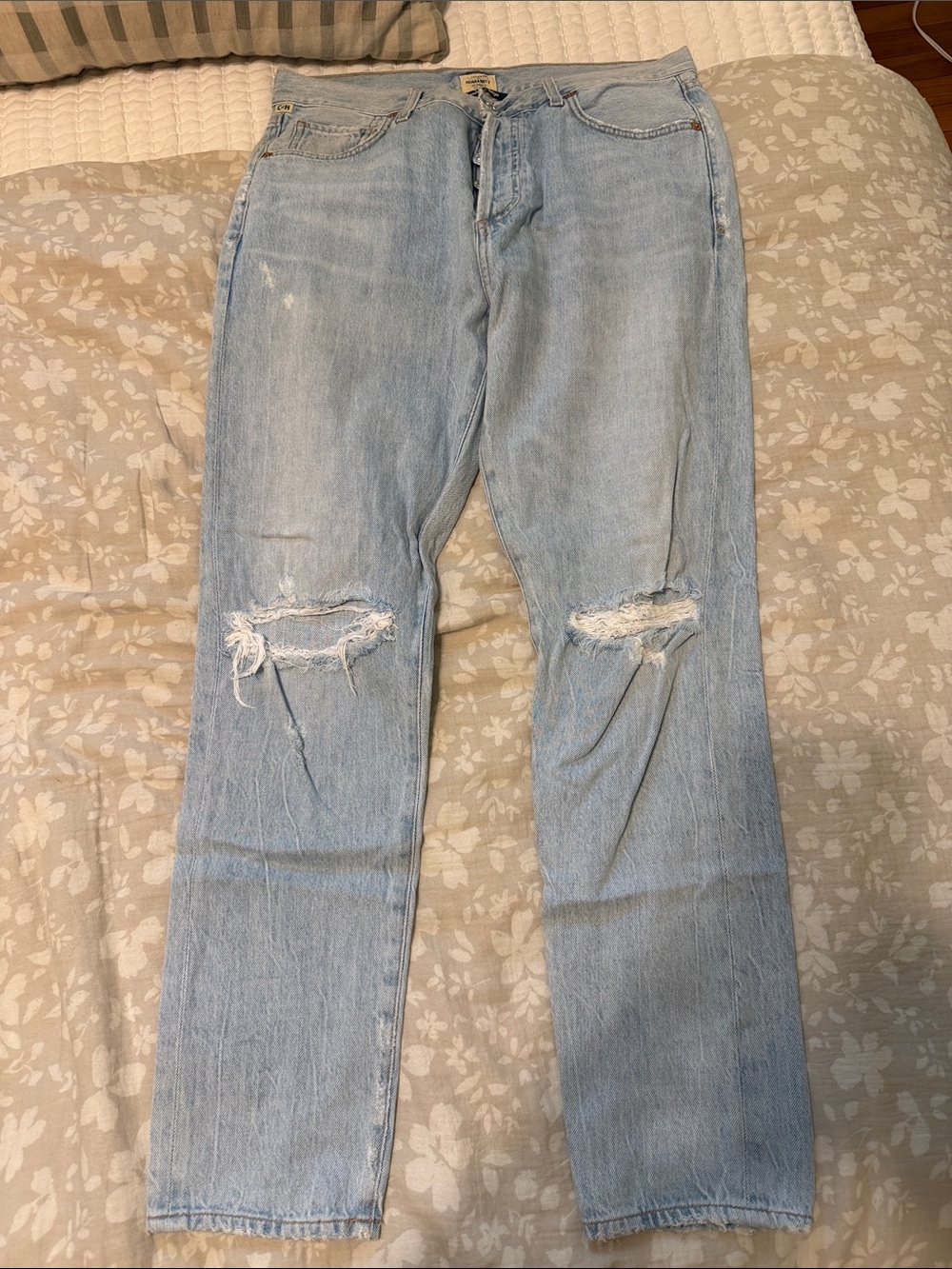 Citizens Of Humanity Light Wash Skinny Jeans with Distressed Knees